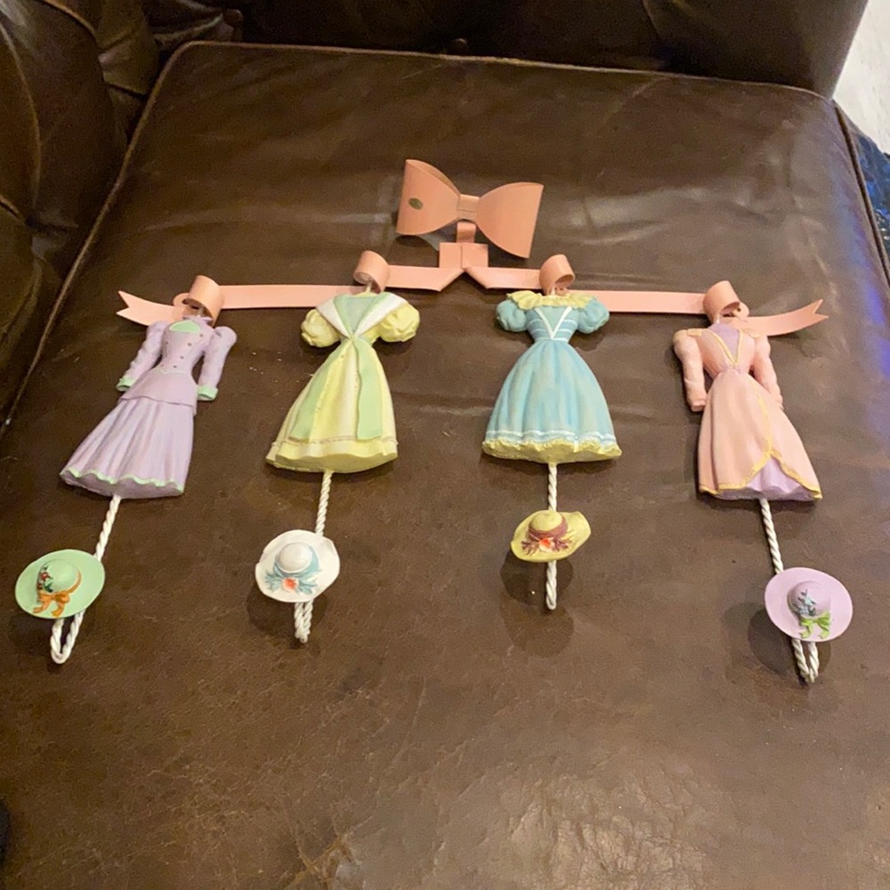Walk placket with 4 dresses and matching hats Wall design for any girls room.